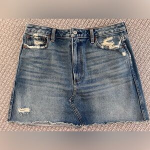 Abrocrombie natural rise jean skirt